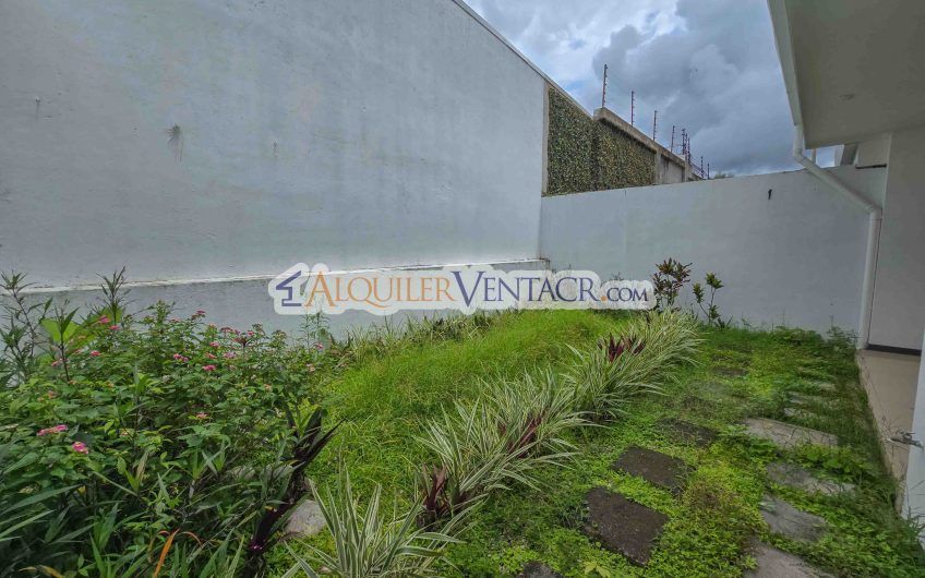 Condo de 3 habit. con jardín en Brasil de Mora Santa Ana