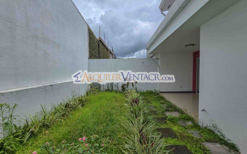 Condo de 3 habit. con jardín en Brasil de Mora Santa Ana