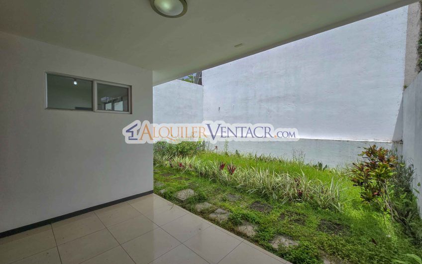 Condo de 3 habit. con jardín en Brasil de Mora Santa Ana