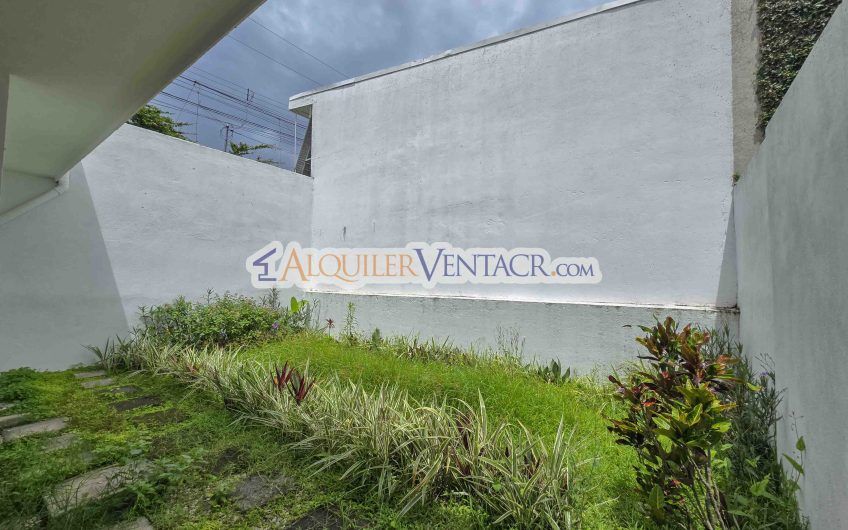 Condo de 3 habit. con jardín en Brasil de Mora Santa Ana