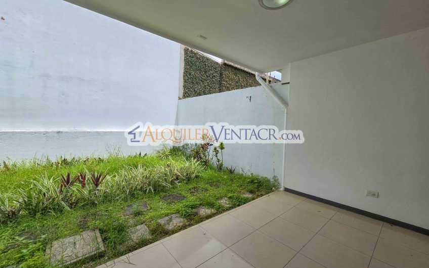 Condo de 3 habit. con jardín en Brasil de Mora Santa Ana