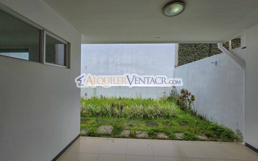 Condo de 3 habit. con jardín en Brasil de Mora Santa Ana
