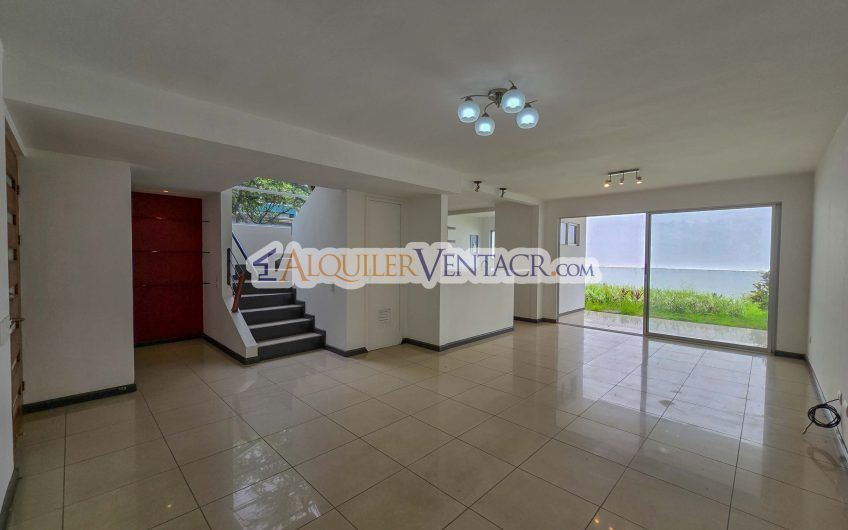 Condo de 3 habit. con jardín en Brasil de Mora Santa Ana