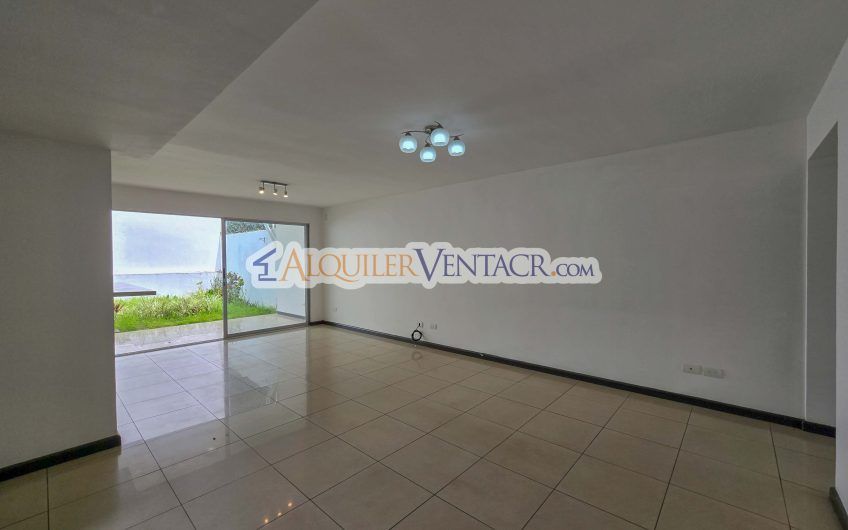 Condo de 3 habit. con jardín en Brasil de Mora Santa Ana
