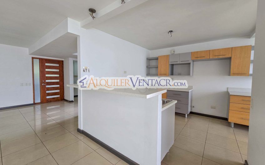 Condo de 3 habit. con jardín en Brasil de Mora Santa Ana