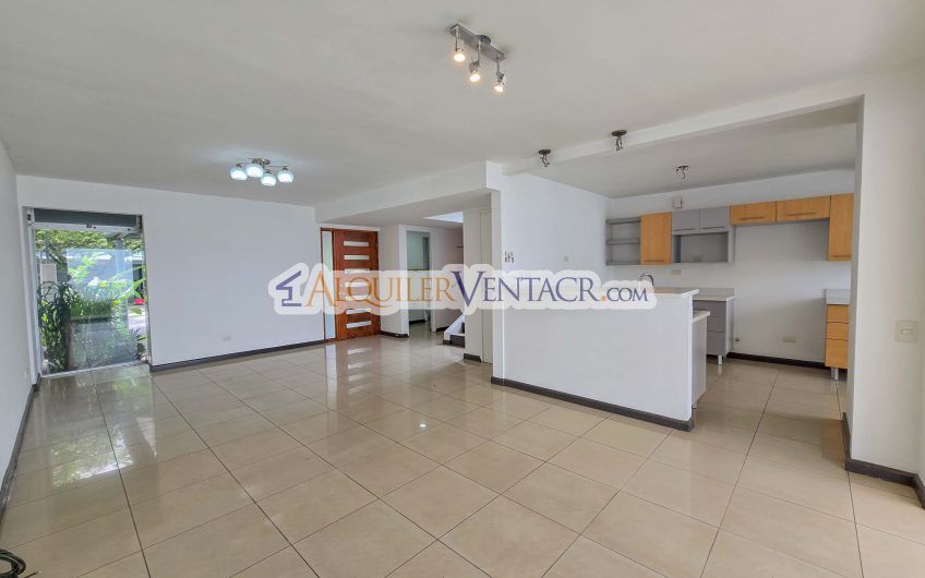 Condo de 3 habit. con jardín en Brasil de Mora Santa Ana