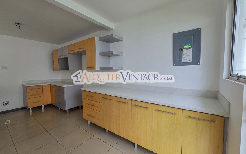 Condo de 3 habit. con jardín en Brasil de Mora Santa Ana