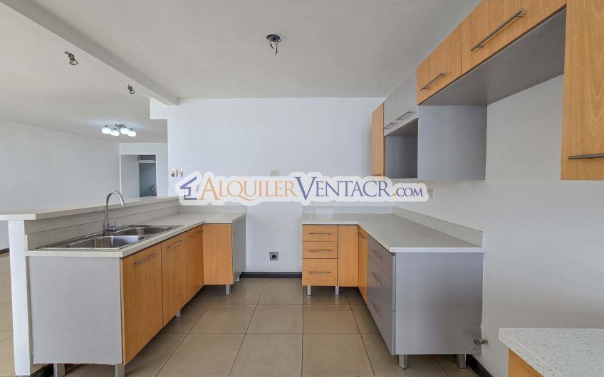 Condo de 3 habit. con jardín en Brasil de Mora Santa Ana