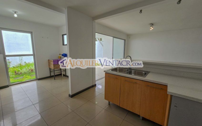 Condo de 3 habit. con jardín en Brasil de Mora Santa Ana