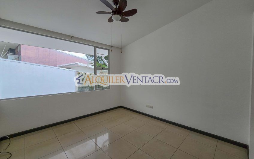Condo de 3 habit. con jardín en Brasil de Mora Santa Ana