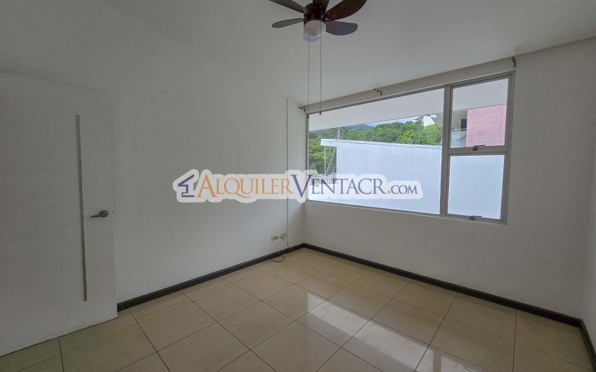 Condo de 3 habit. con jardín en Brasil de Mora Santa Ana