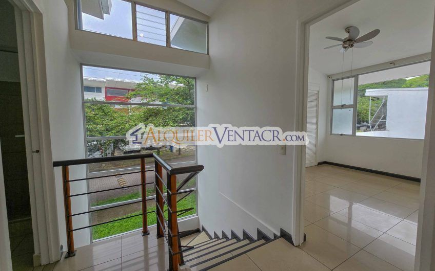 Condo de 3 habit. con jardín en Brasil de Mora Santa Ana