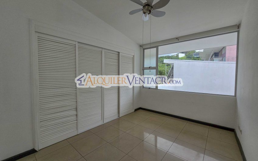 Condo de 3 habit. con jardín en Brasil de Mora Santa Ana