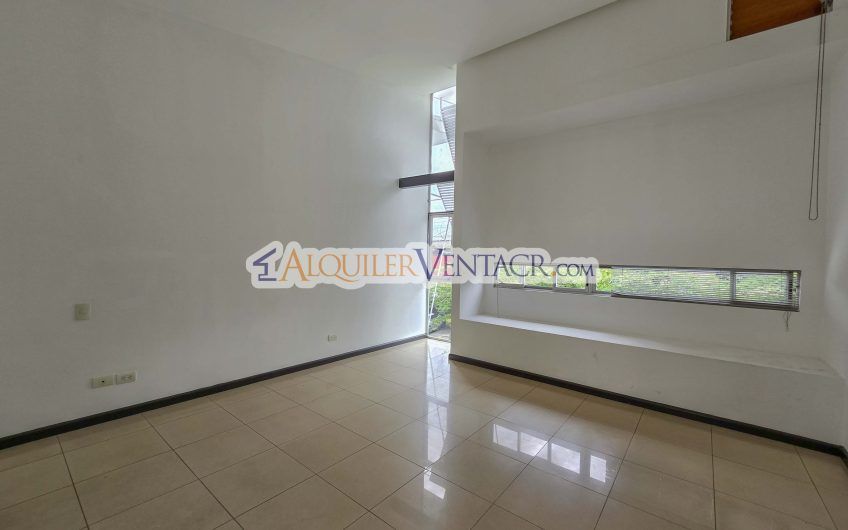 Condo de 3 habit. con jardín en Brasil de Mora Santa Ana