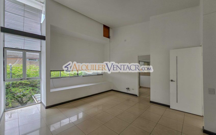 Condo de 3 habit. con jardín en Brasil de Mora Santa Ana