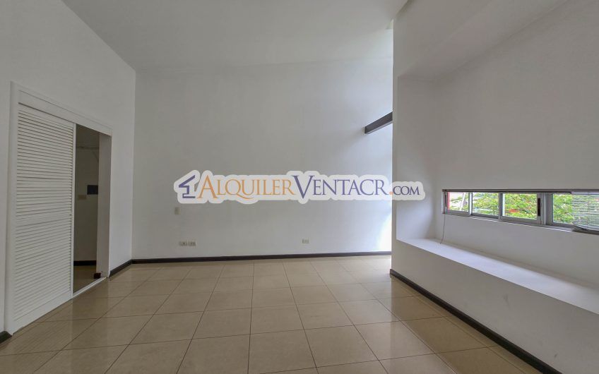 Condo de 3 habit. con jardín en Brasil de Mora Santa Ana