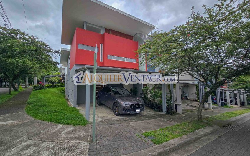 Condo de 3 habit. con jardín en Brasil de Mora Santa Ana