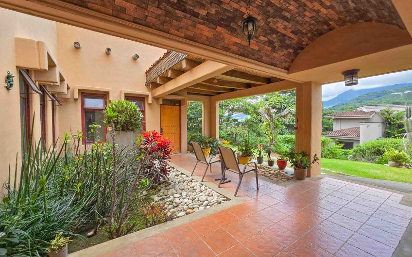Condominio Cerro Real Escazú! Casa de Un Nivel de 500 m2 con 1.151 m2 de lote