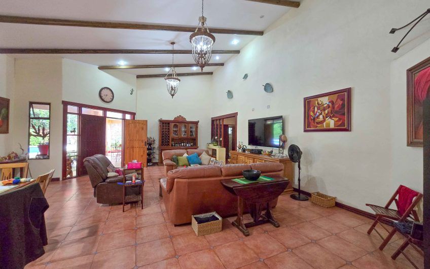 Condominio Cerro Real Escazú! Casa de Un Nivel de 500 m2 con 1.151 m2 de lote