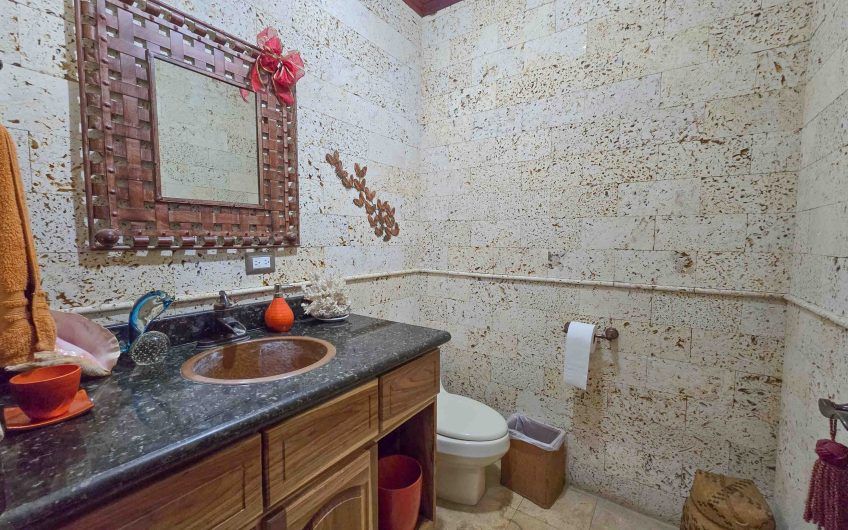 Condominio Cerro Real Escazú! Casa de Un Nivel de 500 m2 con 1.151 m2 de lote
