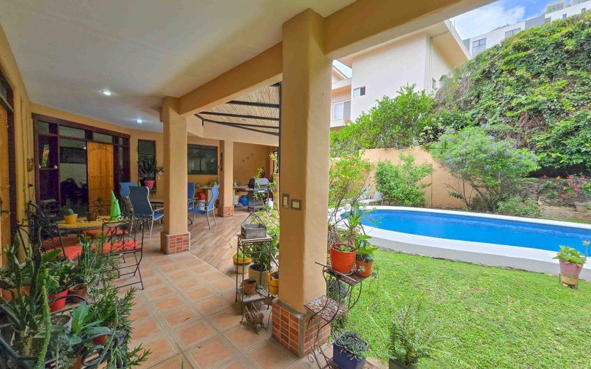 Condominio Cerro Real Escazú! Casa de Un Nivel de 500 m2 con 1.151 m2 de lote