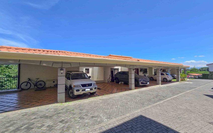 Condo de Un Nivel con vista de 3 habit. en Guachipelín Escazú