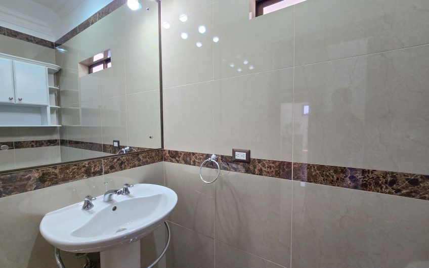 Casa de 600 m2 con piscina propia y vista en Alto Las Palomas Santa Ana