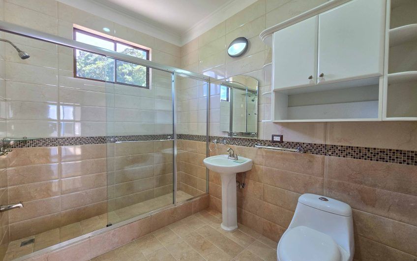 Casa de 600 m2 con piscina propia y vista en Alto Las Palomas Santa Ana