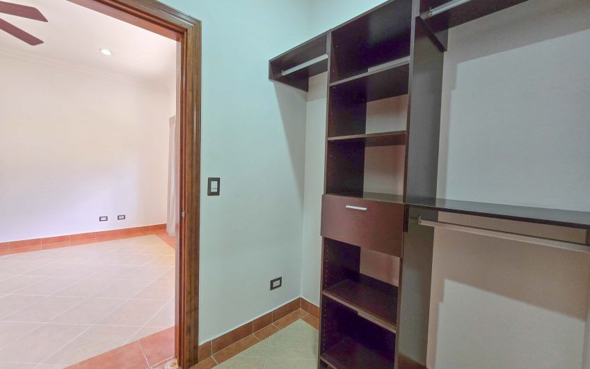 Casa de 600 m2 con piscina propia y vista en Alto Las Palomas Santa Ana