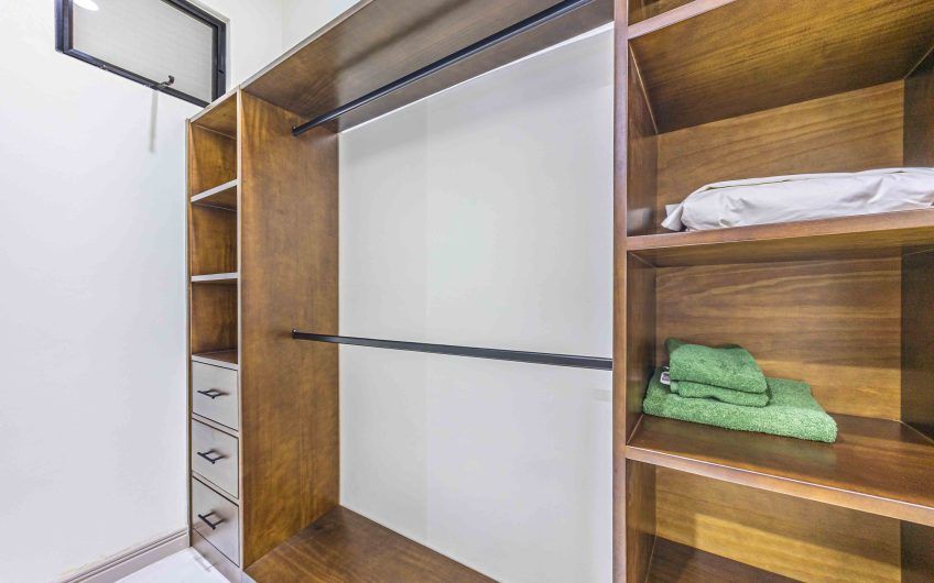 Propiedad con 2 casas de un solo nivel con piscina privada al norte de Dominical Puntarenas