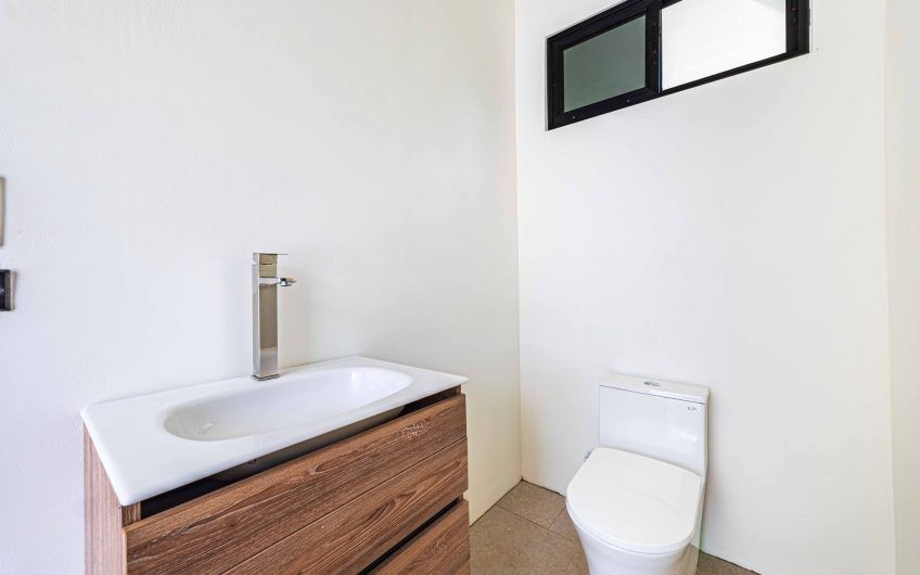 Propiedad con 2 casas de un solo nivel con piscina privada al norte de Dominical Puntarenas