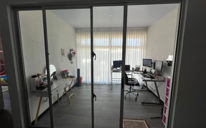 Condo moderno con jardín en Brasil de Mora Santa Ana