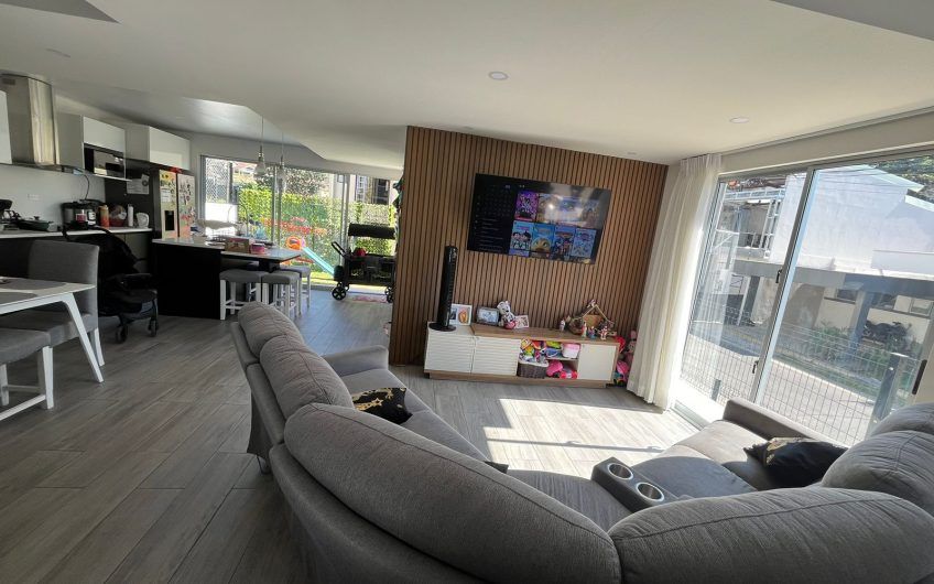 Condo moderno con jardín en Brasil de Mora Santa Ana