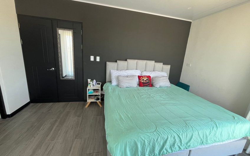 Condo moderno con jardín en Brasil de Mora Santa Ana