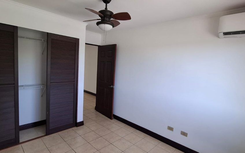 Condo Hacienda Las Palmas! Casa de 3 habit. con jardín