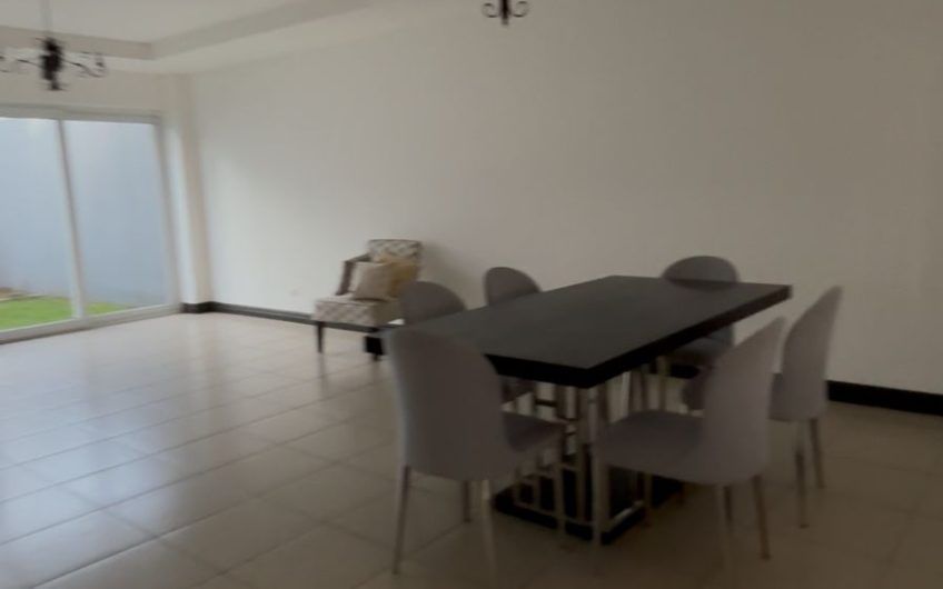 Condo amueblado con jardín en Río Palma Guachipelín Escazú!