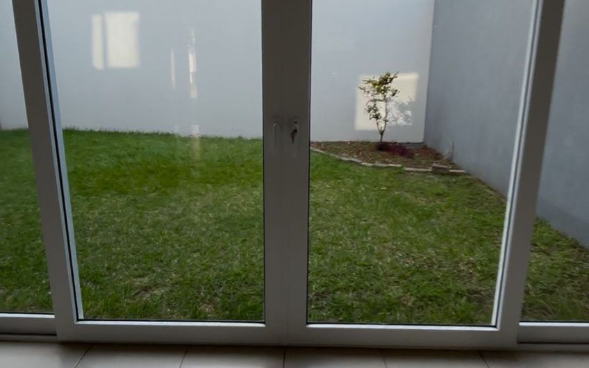 Condo amueblado con jardín en Río Palma Guachipelín Escazú!