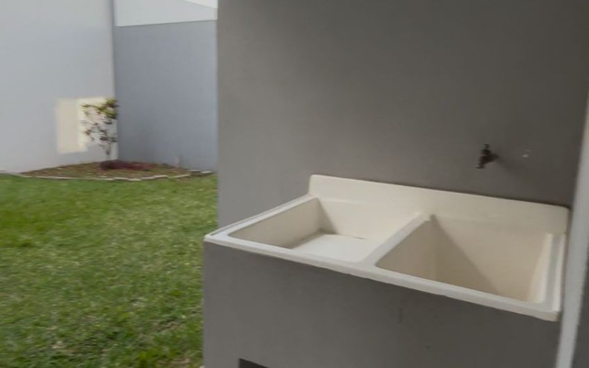 Condo amueblado con jardín en Río Palma Guachipelín Escazú!