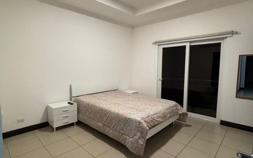 Condo amueblado con jardín en Río Palma Guachipelín Escazú!