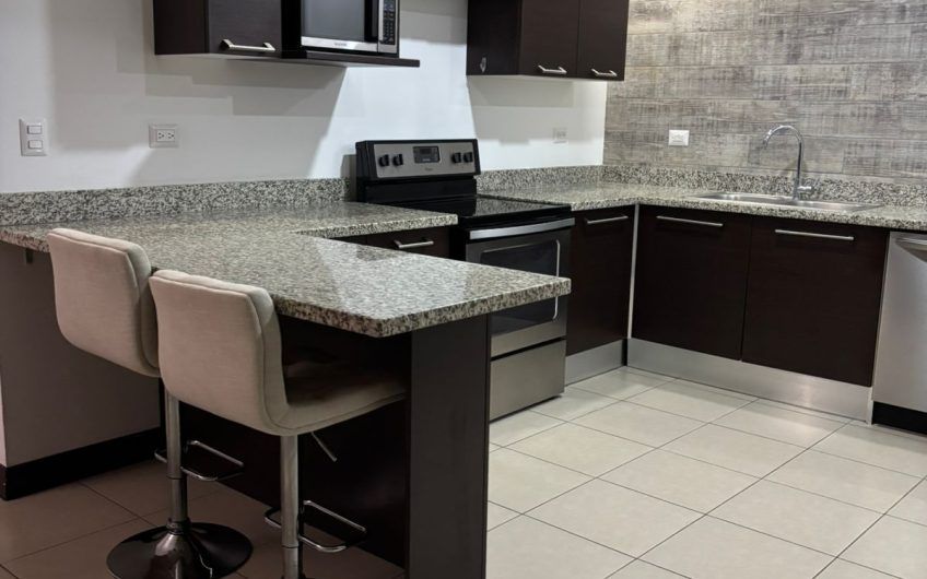 Condo amueblado con jardín en Río Palma Guachipelín Escazú!