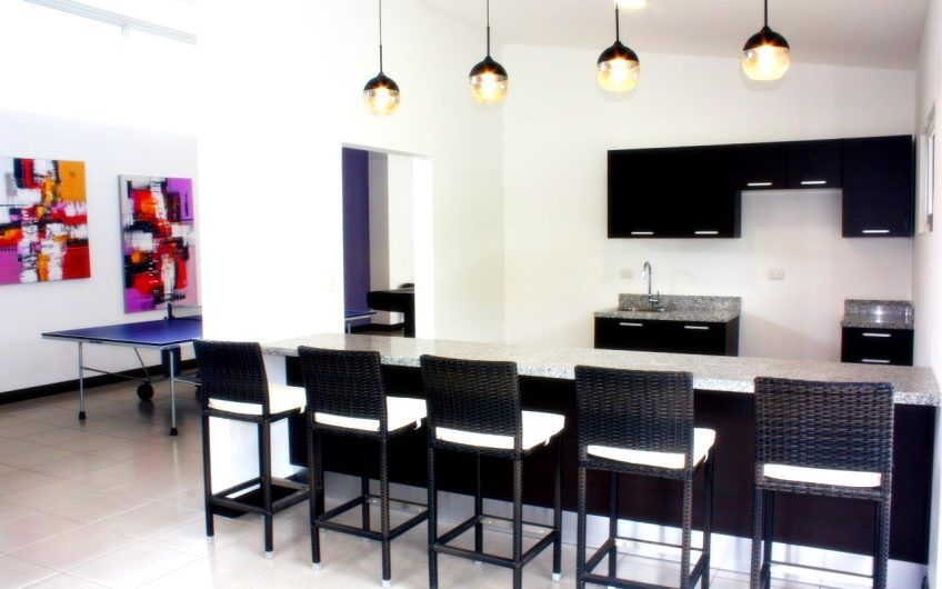 Condo amueblado con jardín en Río Palma Guachipelín Escazú!