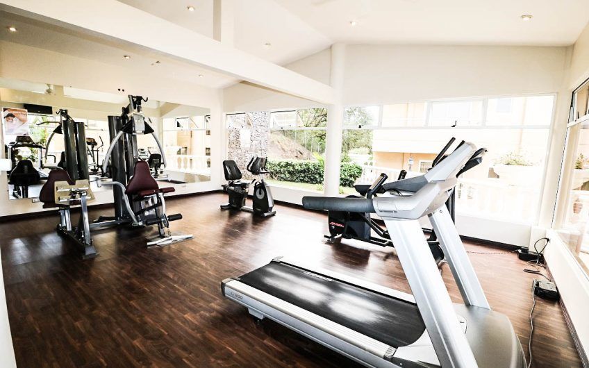 Apartamento amueblado de 3 habit. con vista en San Rafael Escazú