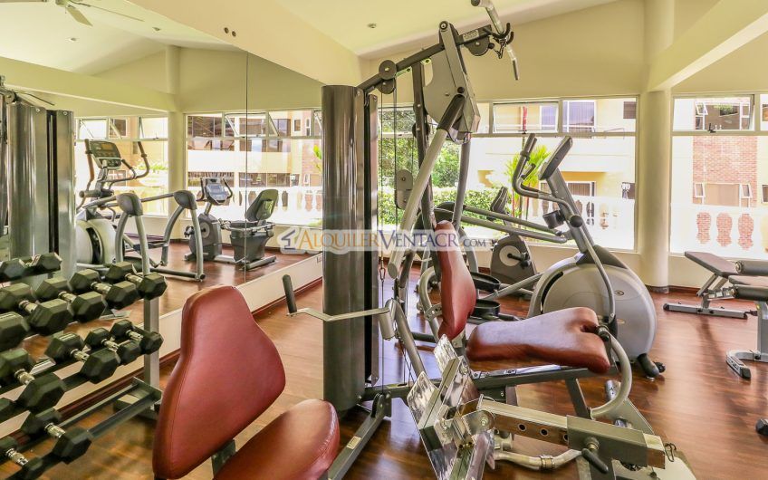 Apartamento amueblado de 3 habit. con vista en San Rafael Escazú