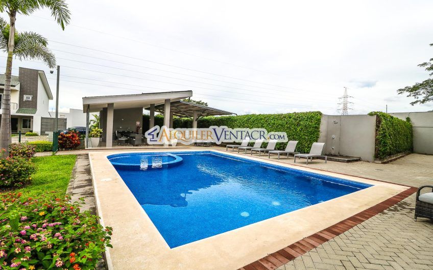 Condo amueblado con jardín en Río Palma Guachipelín Escazú!