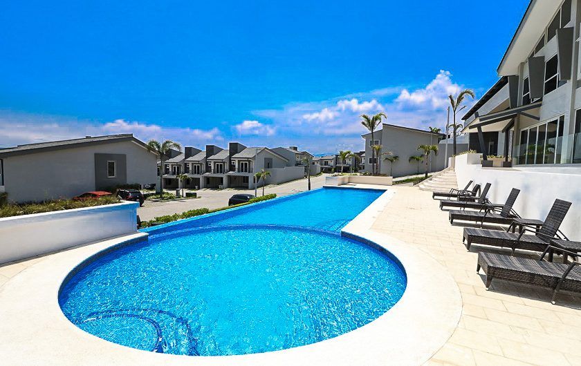 Condo amueblado con jardín en Río Palma Guachipelín Escazú!