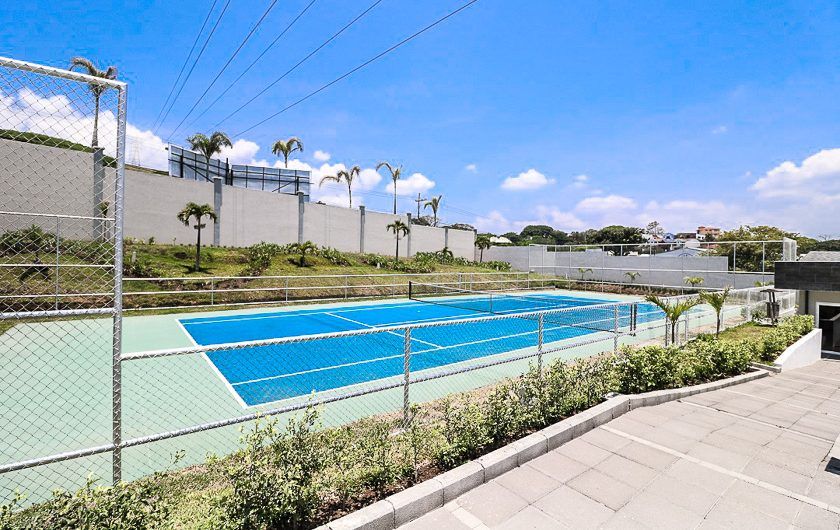 Condo amueblado con jardín en Río Palma Guachipelín Escazú!