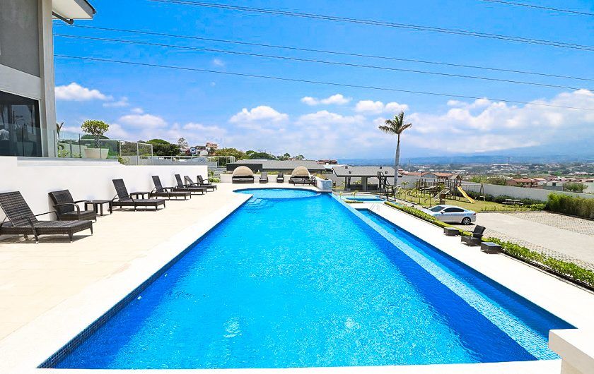 Condo amueblado con jardín en Río Palma Guachipelín Escazú!