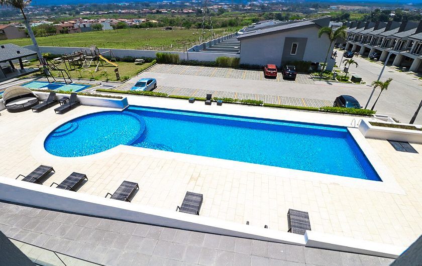 Condo amueblado con jardín en Río Palma Guachipelín Escazú!