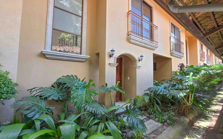 Condo estilo Mediterráneo en Brasil de Mora Santa Ana