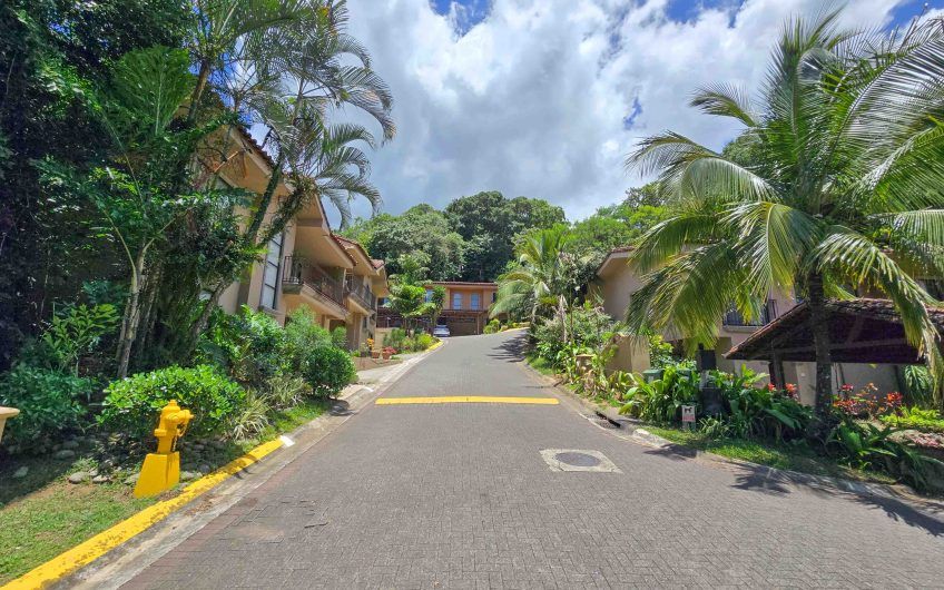Condo estilo Mediterráneo en Brasil de Mora Santa Ana